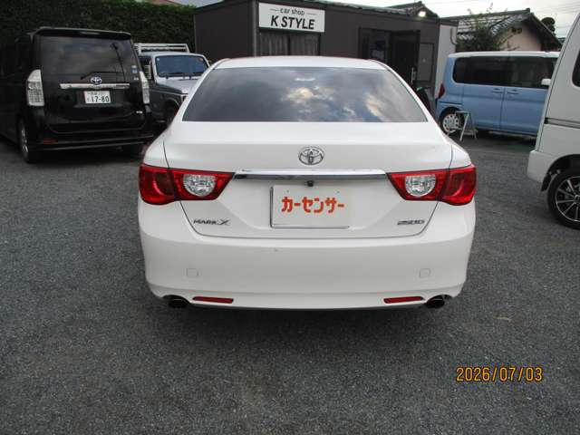 2010 Toyota Mark X – thumbnail 4