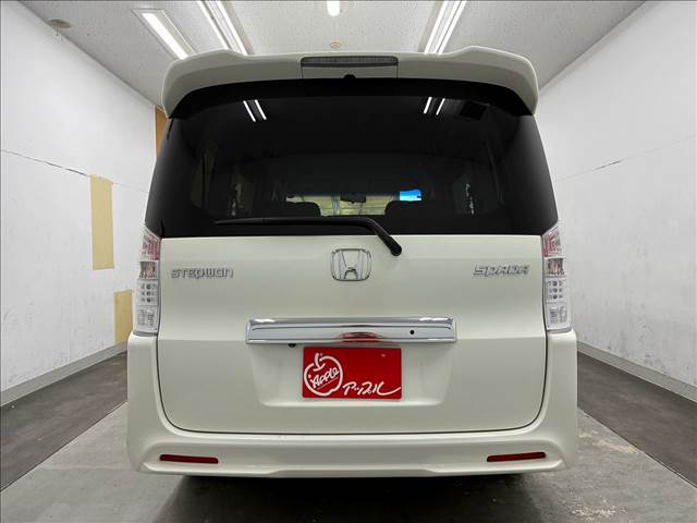 2010 Honda Stepwgn – thumbnail 3
