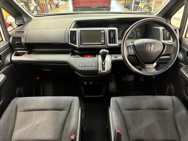 2010 Honda Stepwgn – thumbnail 4