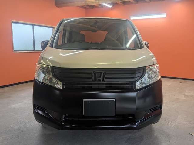 2010 Honda Stepwgn – thumbnail 2