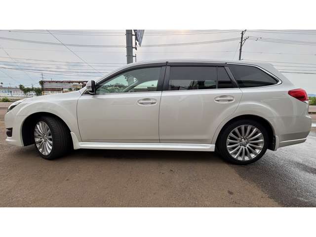 2009 Subaru Legacy Touring Wagon – thumbnail 3