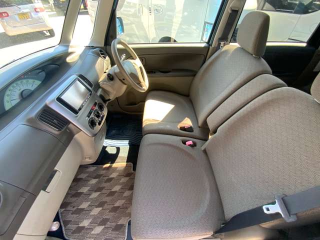 2010 Daihatsu Tanto – thumbnail 3