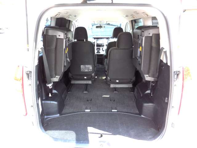2010 Toyota Noah – thumbnail 3