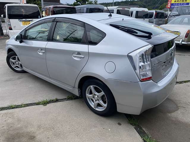 2010 Toyota Prius – thumbnail 3