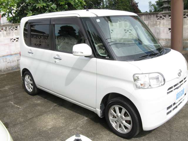 2010 Daihatsu Tanto – thumbnail 2