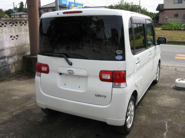 2010 Daihatsu Tanto – thumbnail 4