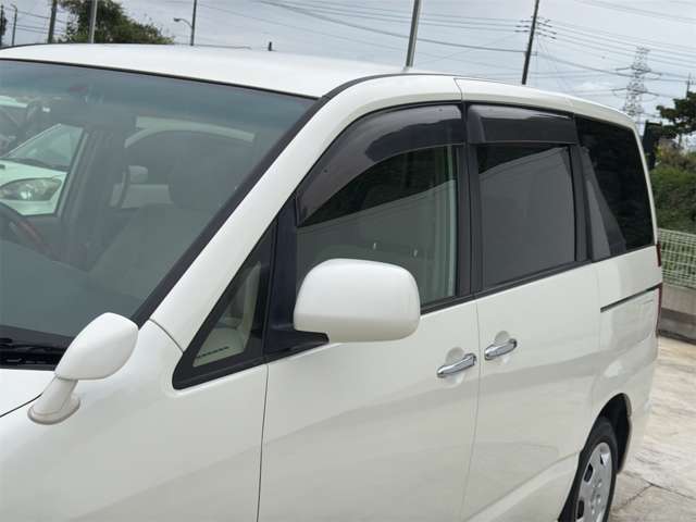 2007 Toyota Noah – thumbnail 4
