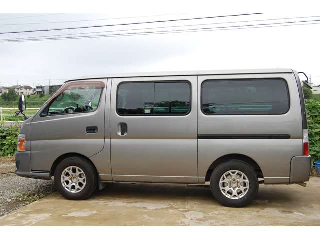 2011 Nissan Caravan – thumbnail 2