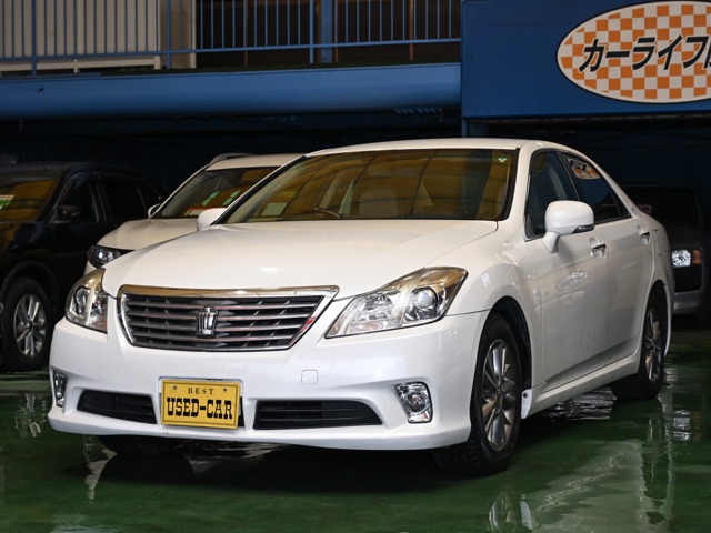2011 Toyota Crown Royal