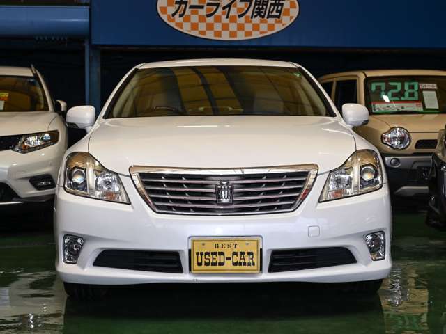 2011 Toyota Crown Royal – thumbnail 2