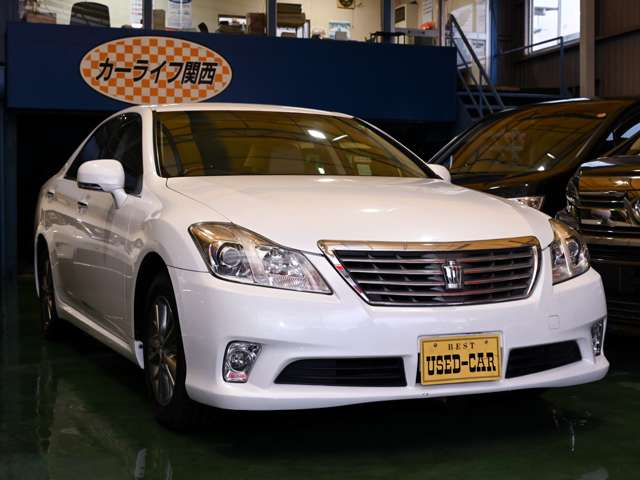 2011 Toyota Crown Royal – thumbnail 4