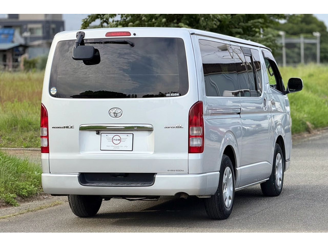 2008 Toyota Hiace – thumbnail 2