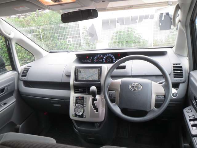2008 Toyota Voxy – thumbnail 2