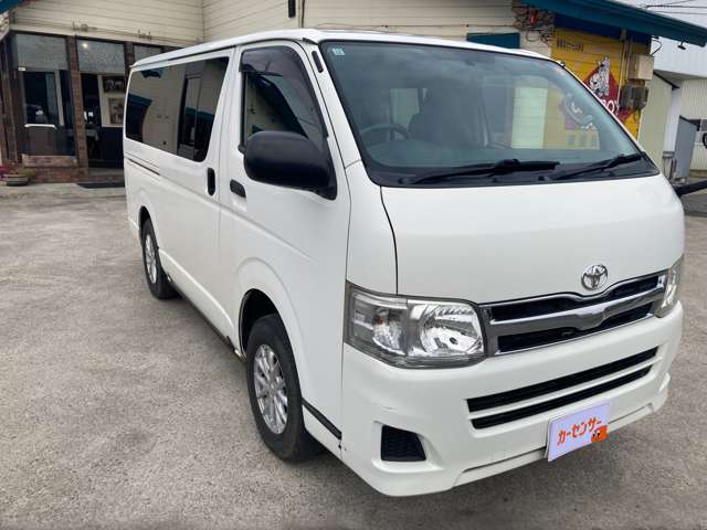 2011 Toyota Hiace – thumbnail 3