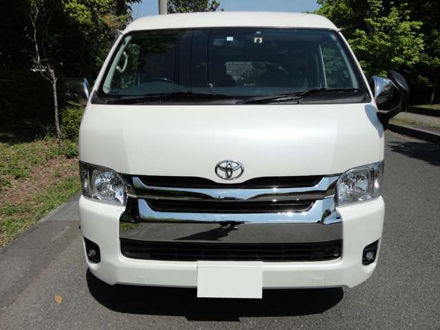 2011 Toyota Hiace – thumbnail 4