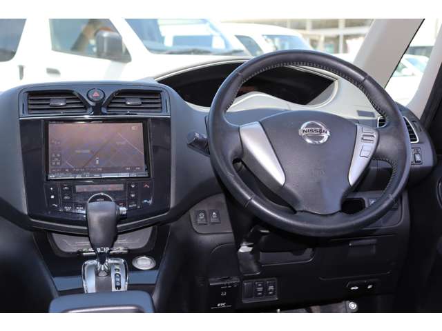 2011 Nissan Serena – thumbnail 2