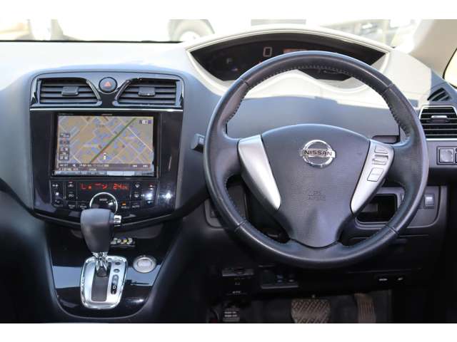 2011 Nissan Serena – thumbnail 3