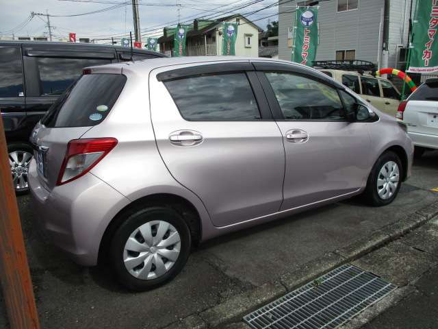 2011 Toyota Vitz – thumbnail 4