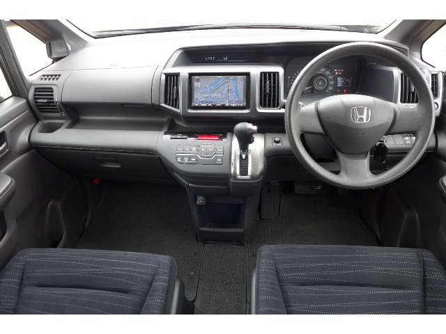 2010 Honda Stepwgn – thumbnail 3