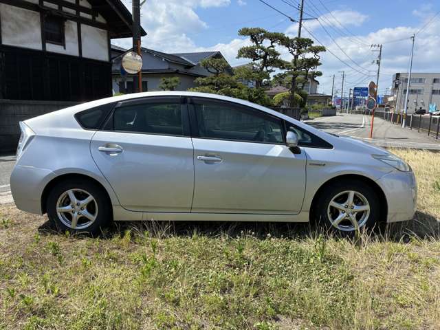 2011 Toyota Prius – thumbnail 4