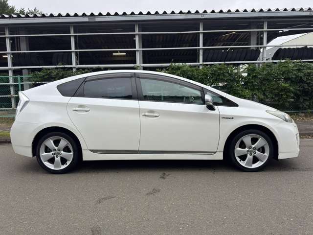 2010 Toyota Prius – thumbnail 4