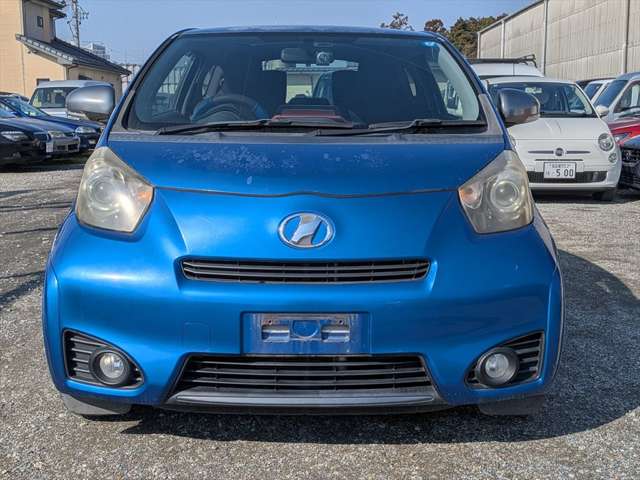 2011 Toyota iQ – thumbnail 2