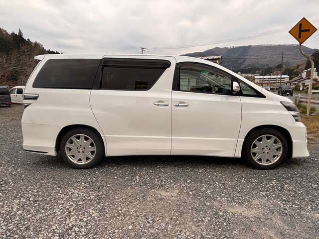 2010 Toyota Vellfire – thumbnail 4