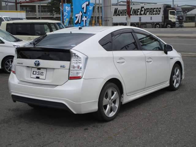 2010 Toyota Prius – thumbnail 3