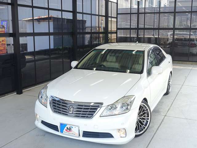 2011 Toyota Crown Royal – thumbnail 4