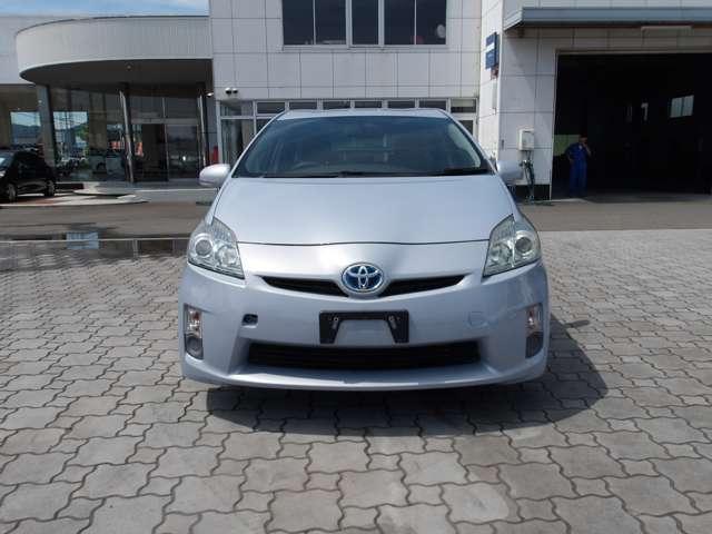 2010 Toyota Prius – thumbnail 2