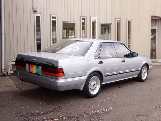 1988 Nissan Cedric – thumbnail 2