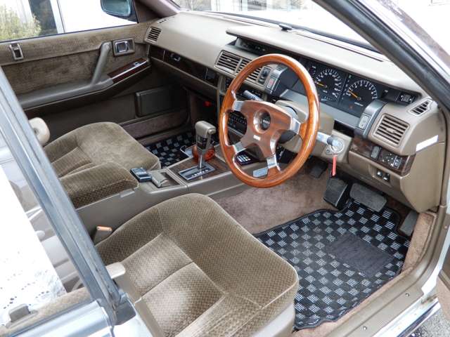 1988 Nissan Cedric – thumbnail 3