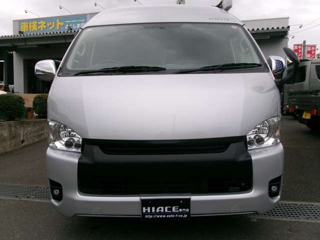 2009 Toyota Hiace – thumbnail 4