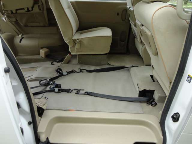 2009 Nissan Serena – thumbnail 4