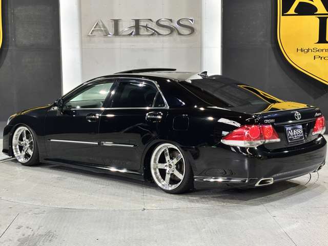2009 Toyota Crown Athlete – thumbnail 4