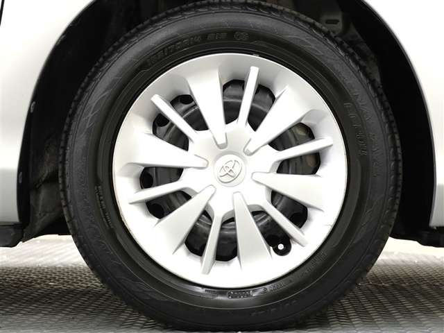 2011 Toyota Vitz – thumbnail 4