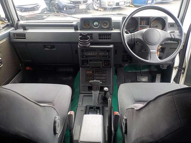 1989 Mitsubishi Pajero – thumbnail 2