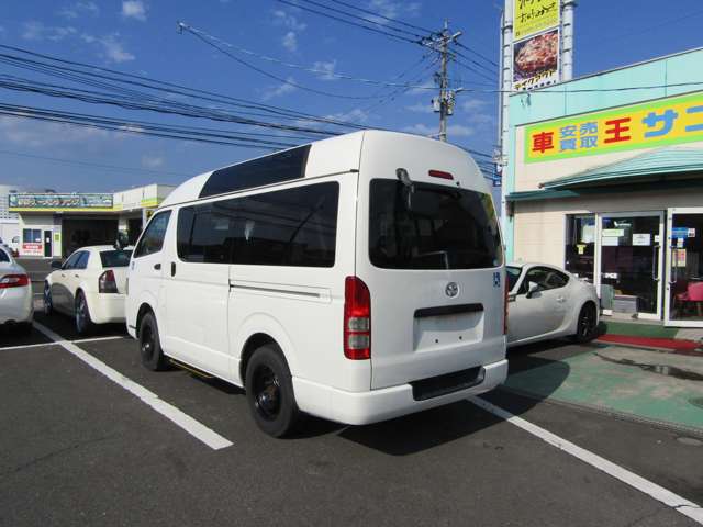 2009 Toyota Hiace – thumbnail 2