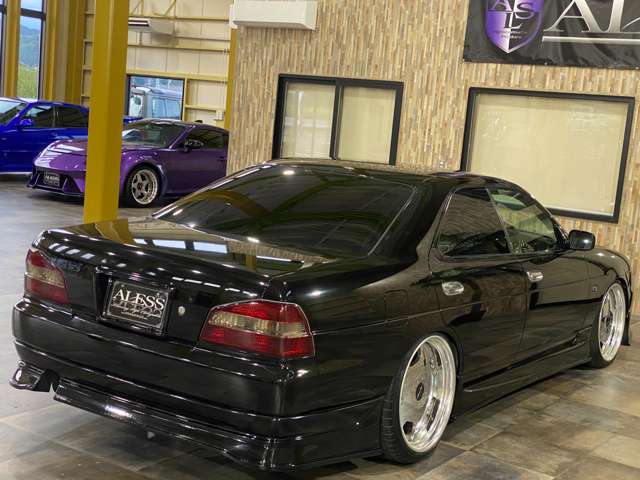 2002 Nissan Laurel – thumbnail 2