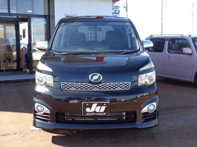 2010 Toyota Voxy – thumbnail 4