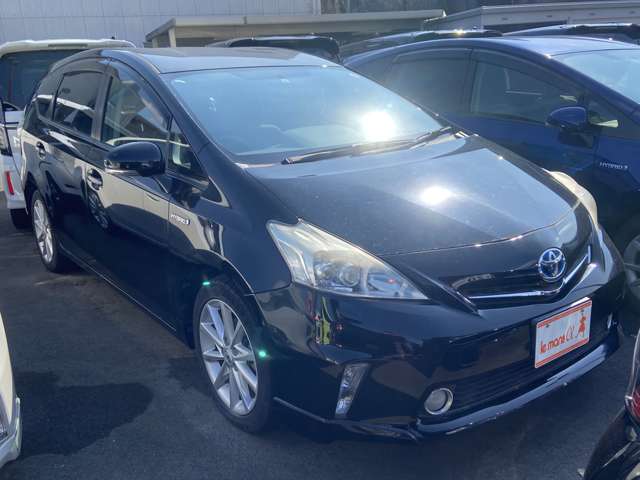 2011 Toyota Prius Alpha – thumbnail 4