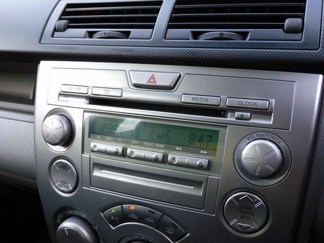 2005 Mazda Demio – thumbnail 4