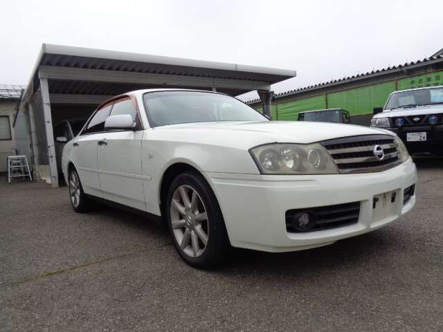 2001 Nissan Gloria – thumbnail 3