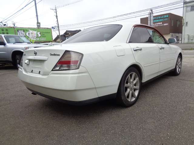 2001 Nissan Gloria – thumbnail 4
