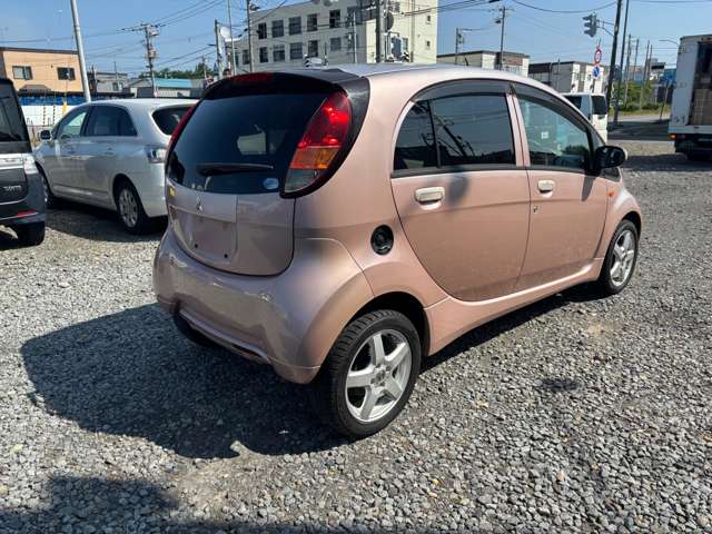 2009 Mitsubishi i – thumbnail 4
