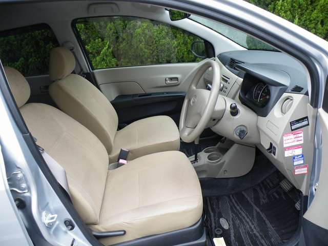 2010 Daihatsu Mira – thumbnail 4
