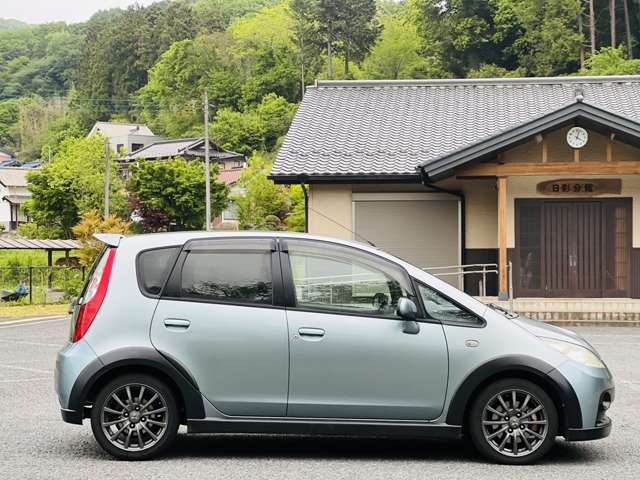 2009 Mitsubishi Colt – thumbnail 4