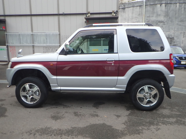 2010 Mitsubishi Pajero Mini – thumbnail 2