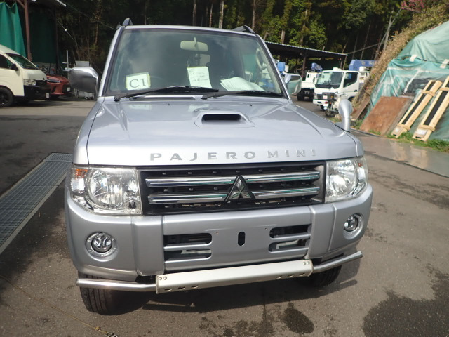 2010 Mitsubishi Pajero Mini – thumbnail 4