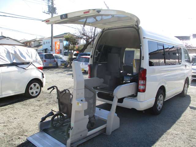 2009 Toyota Hiace – thumbnail 2